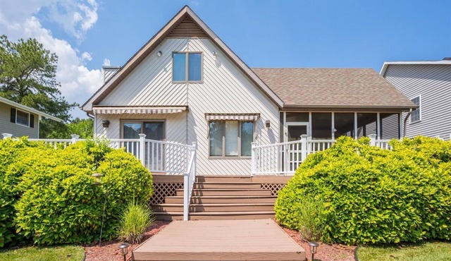 Cottage on the Canal minutes from Ocean City, Assateague Island and Ocean Downs