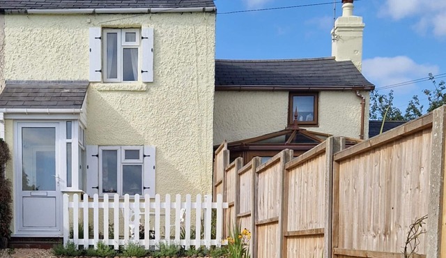 Cottage On The Common