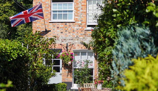 Cottage on The Croft - a Beautiful, Stylish & Cosy Cottage. Central Location