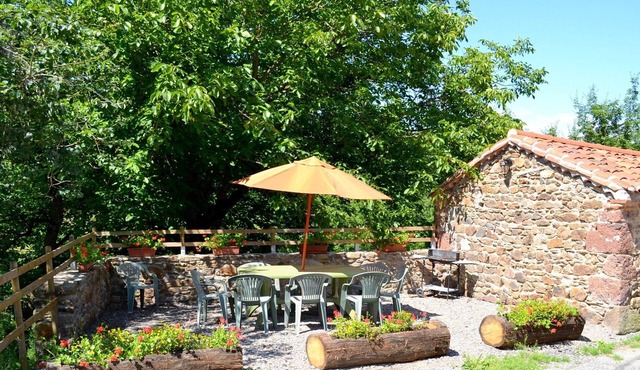 Cottage on the edge of the forest and near the gorges of the allier