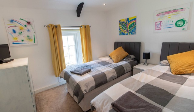 Cottage on the Hill - Cosy and Characterful