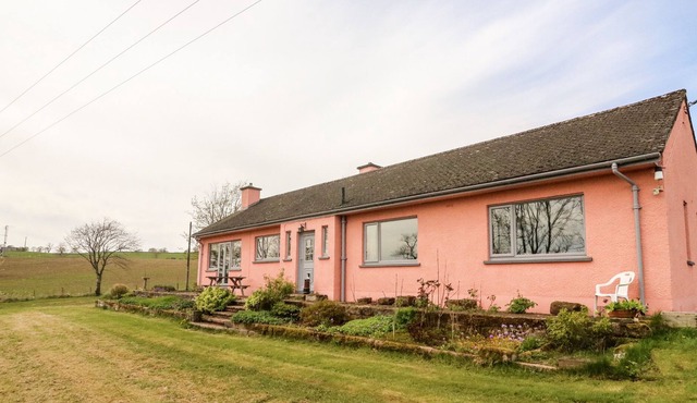COTTAGE ON THE HILL, pet friendly, with hot tub in Crosby Ravensworth