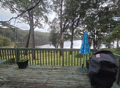 Cottage on the Lake - peaceful Burrill Lake escape