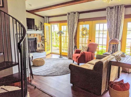 Cottage on the Mississippi Venue and dog friendly