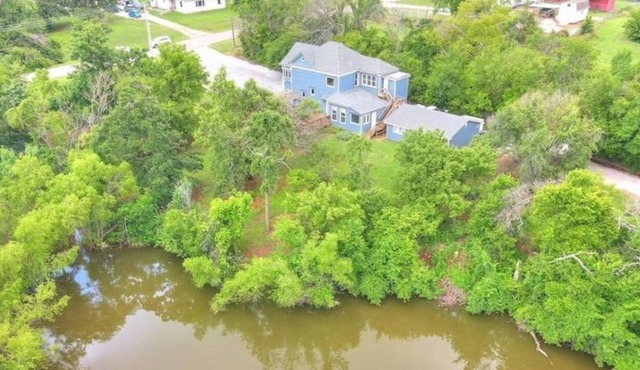 COTTAGE ON THE POND / PETS + RV HOOKUP