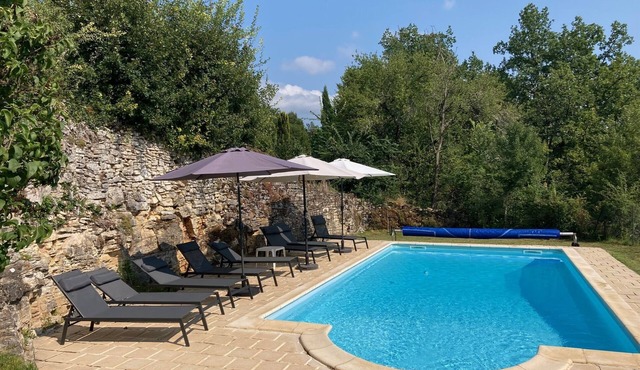 Cottage on the Salviac hillsides with a private pool