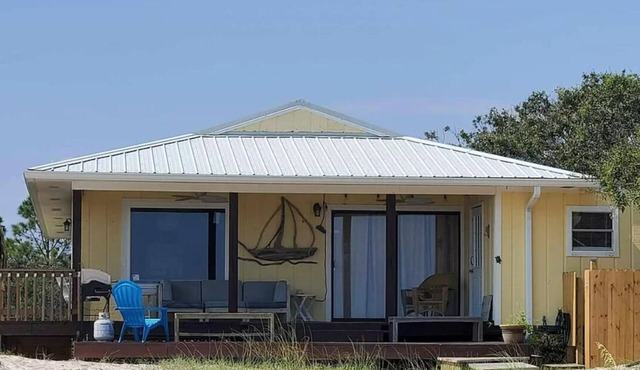COTTAGE ON THE SHORE! WEEKLY DISCOUNTS 30%! MONTHLY DISCOUNTS 40%!
