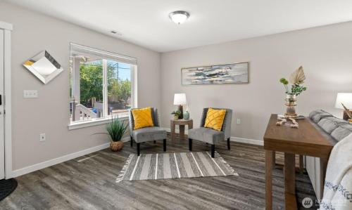 Cottage on Warner - Cozy Getaway Close to Seattle