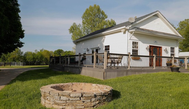 Cottage on Working Race Horse Farm Minutes to Downtown, Keeneland, Horse Park!