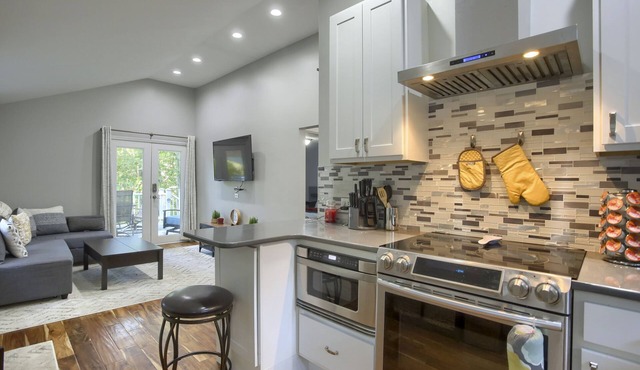 Cottage on Yellow Breeches Creek. Close to Hershey, Harrisburg, York and beyond!