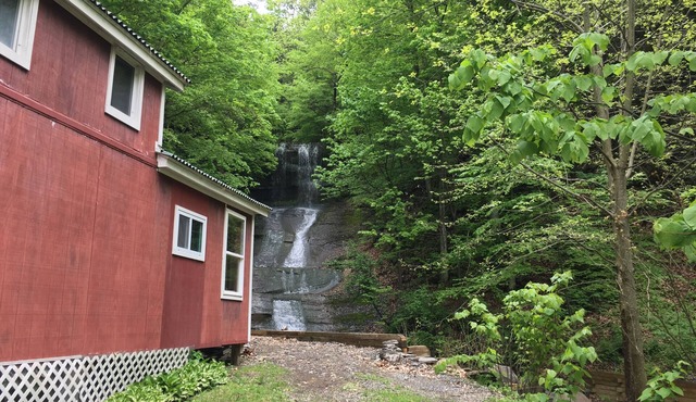 Cottage Overlooking Private Waterfall, 100 Yards From Level Beach. 1 BR w/loft