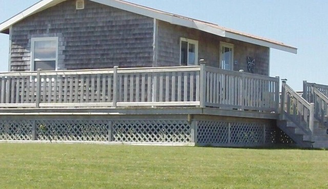 Cottage Overlooking Sandy Beach - St. Peter's Harbour