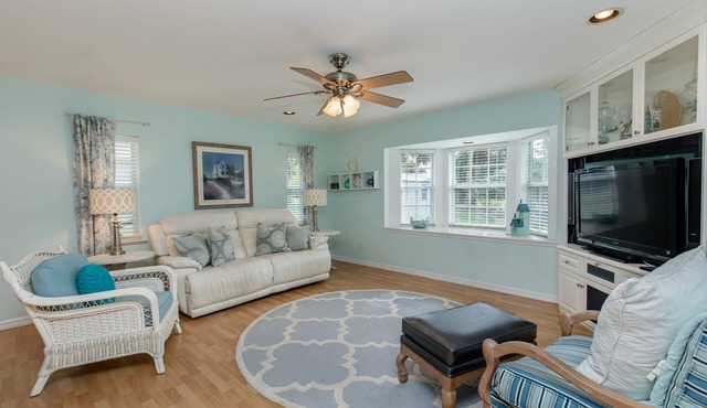 🍹🌞 Cottage Paradise! 2BR/2BA, Pets Welcome, TV, Wi-Fi