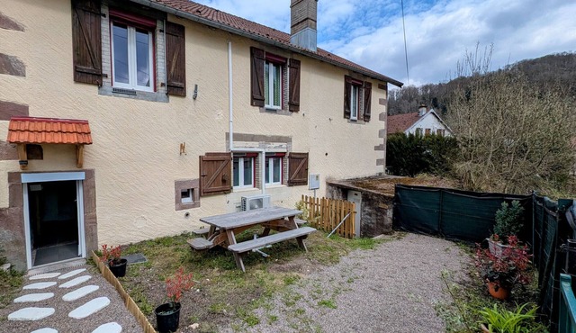 Cottage, pets and parking - 4 guests