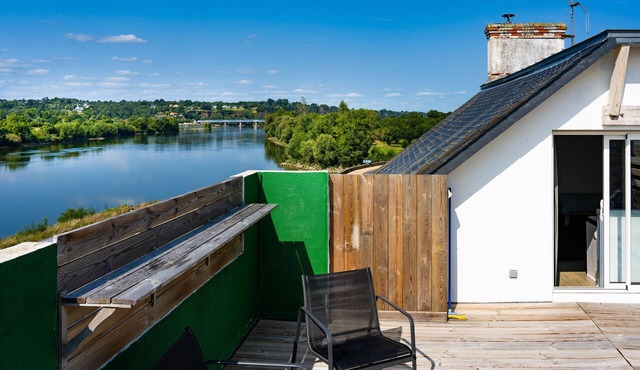 Cottage Pierre Percée on the banks of the Loire