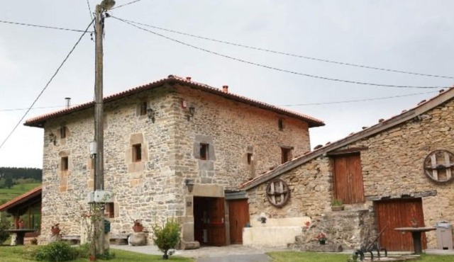 Cottage Pikatzaenea for 10 people For discounts call the owner.