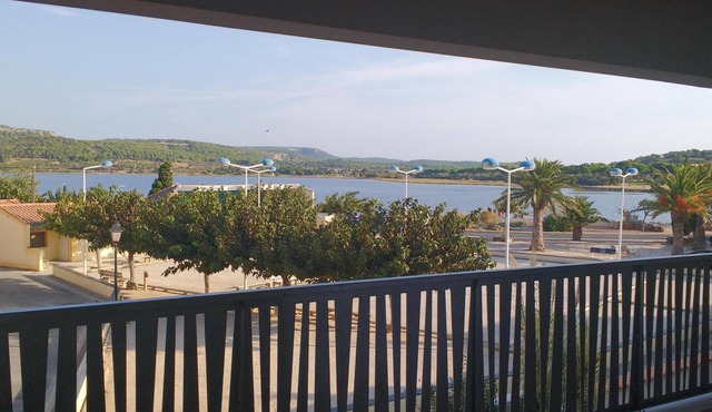 Cottage pond side, architect house, beautiful view of the pond Gruissan