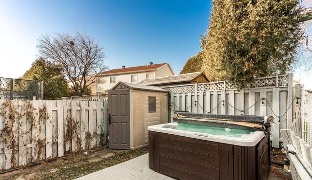 Cottage private spa & pool table
