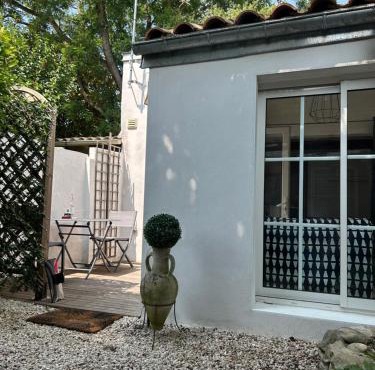 Cottage, private terrace in La Rochelle