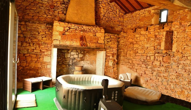 COTTAGE PRIVATE with SPA -Wifi-Baby Equi-Sheets provided