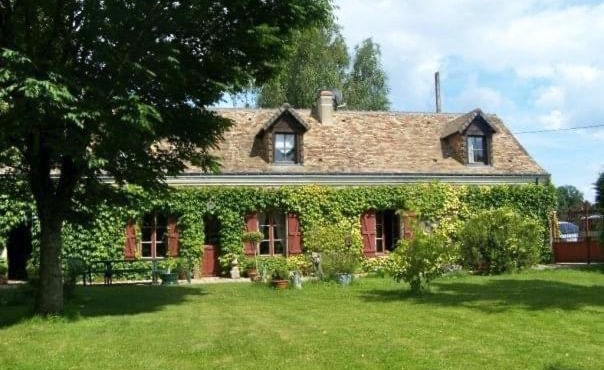 Cottage proche circuit 24 Heures Le Mans proche de Paris Jeux olympiques autoroute à 5km