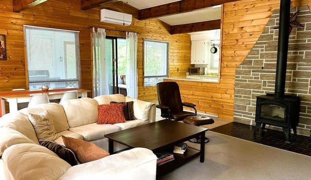 Cottage rental steps from Lake Winnipeg