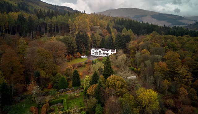 Cottage retreat in wooded secluded private grounds