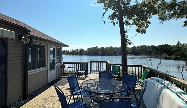 Cottage Retreat on Beautiful Lake