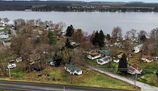 Cottage Retreat On Silver Lake