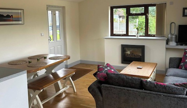 Cottage Retreat- Sleeps 4, Garden,