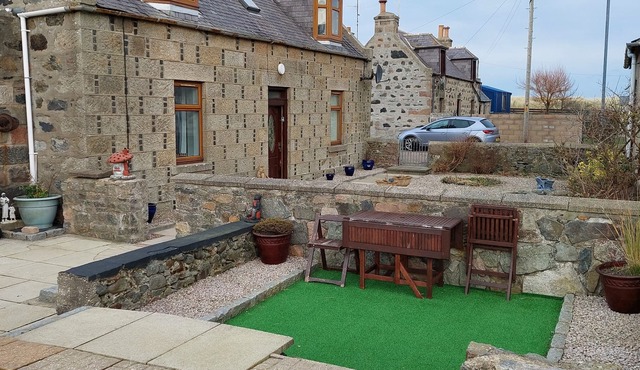 Cottage right next to beach and golf course, a, bbq