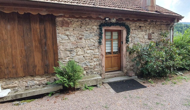 Cottage 'Rochesson - Gîte' with Mountain View, Shared Garden and Wi-Fi