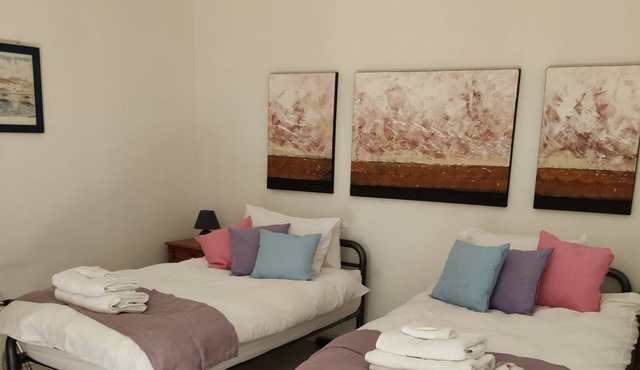 Cottage set in grounds of 25 acres with lake