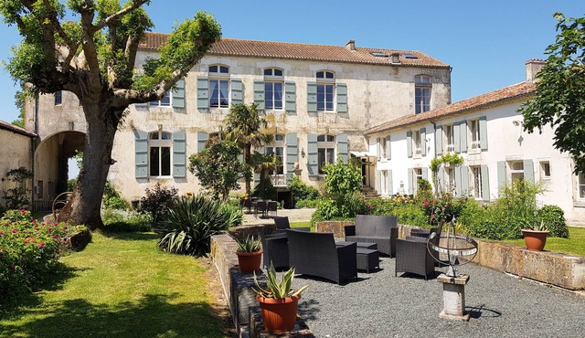 Cottage (sleeps 6) at Domaine de Chantageasse, a 17th century estate with pool