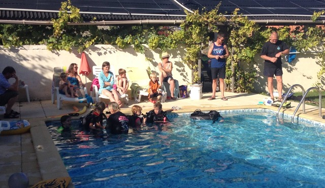 Cottage (sleep 7+cot) on Child-friendly Complex with shared pool and play areas