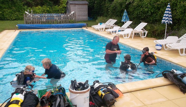 Cottage (sleep 8+cot) on Child-friendly Complex with shared pool and play areas