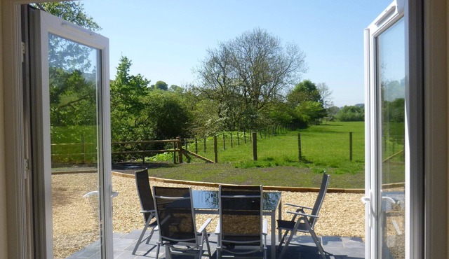 Cottage sleeping 4 in a peaceful rural, riverside location