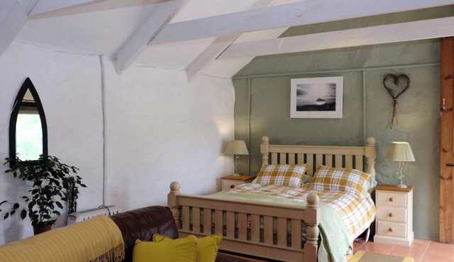 Cottage Sleeps 2- Wood Fire, Garden, Pets, Parking