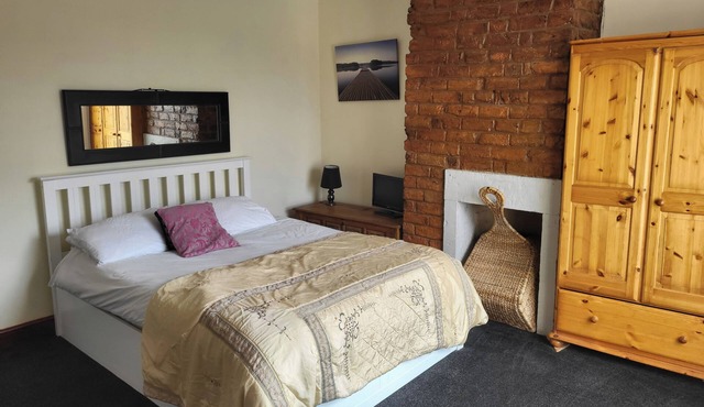 Cottage - Sleeps 4 - Garden - Parking