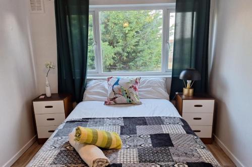 Cottage - Sleeps 4 - Parking - WiFi