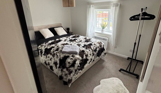 Cottage - Sleeps 4 - Pets Ok - Patio - Parking