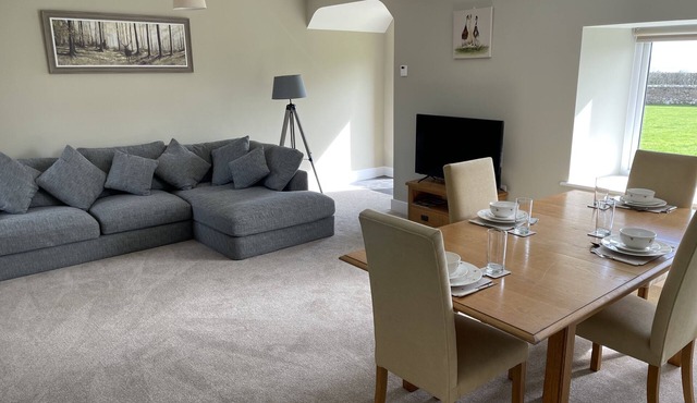 Cottage - Sleeps 4 - Pet Friendly - Parking