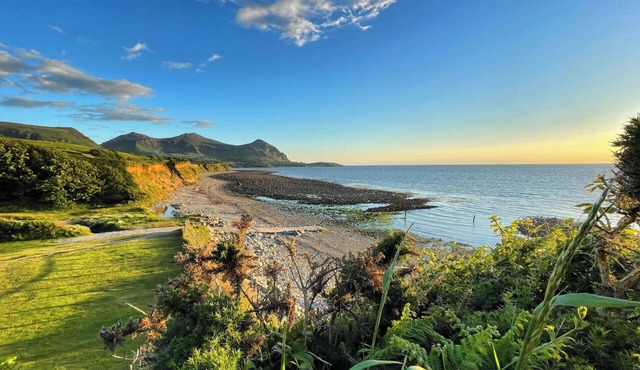 Cottage - Sleeps 4 - Pet Friendly - Terrace