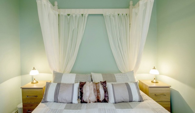 Cottage - Sleeps 5 - Hot Tub - Garden - Parking