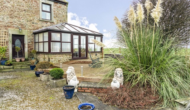 Cottage - Sleeps 5 - Hot Tub - Garden - Parking