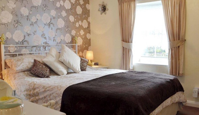 Cottage - Sleeps 3, Parking & Fishing