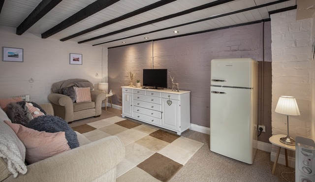 Cottage - Sleeps4 - PetFriendly - Garden - ByBeach