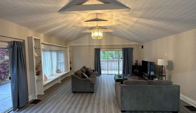 Cottage Style Bungalow Home in King City