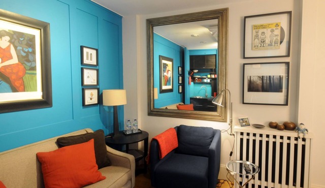 Cottage style small Town house in the centre of Cheltenham