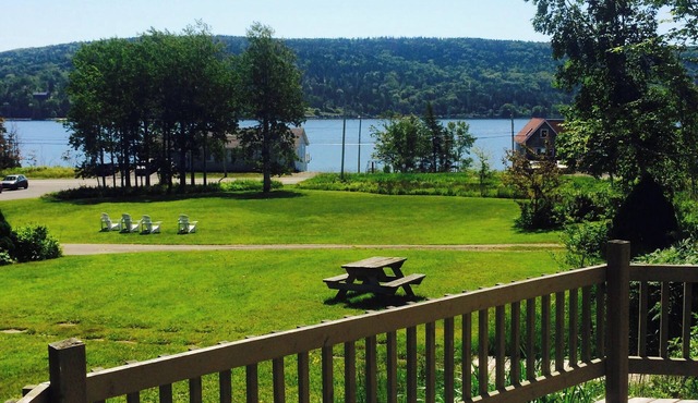 Cottage Suites with Great Deck.Overlooking nature and Baddeck Bay